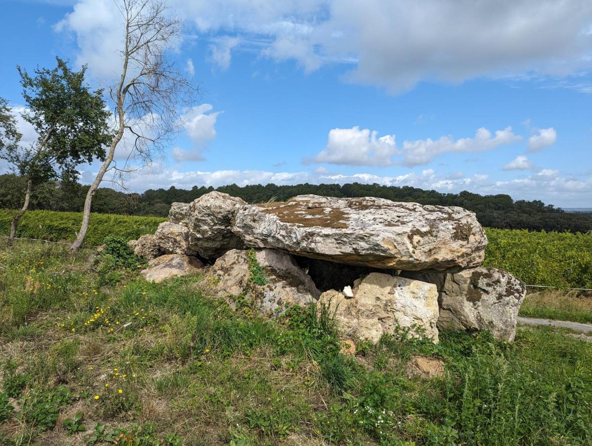 Chambre Gargantua Le Dolmen Thizay  Exterior foto